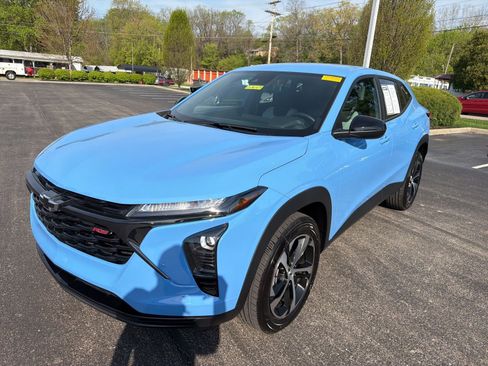 Used 2024 Chevrolet Trax RS w/ Driver Confidence Package image 9