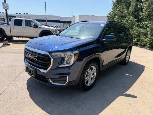 Used 2023 GMC Terrain SLE w/ Driver Convenience Package FWD image 12