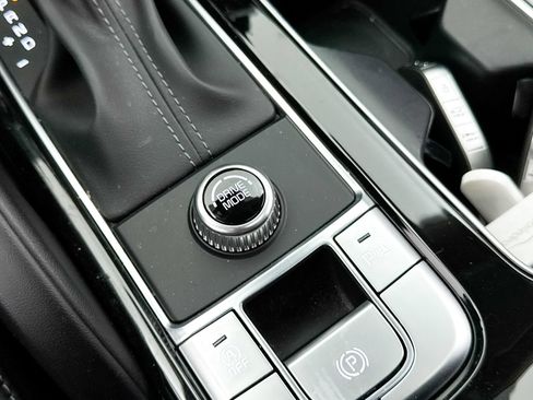 Used 2025 Kia Telluride S FWD image 9