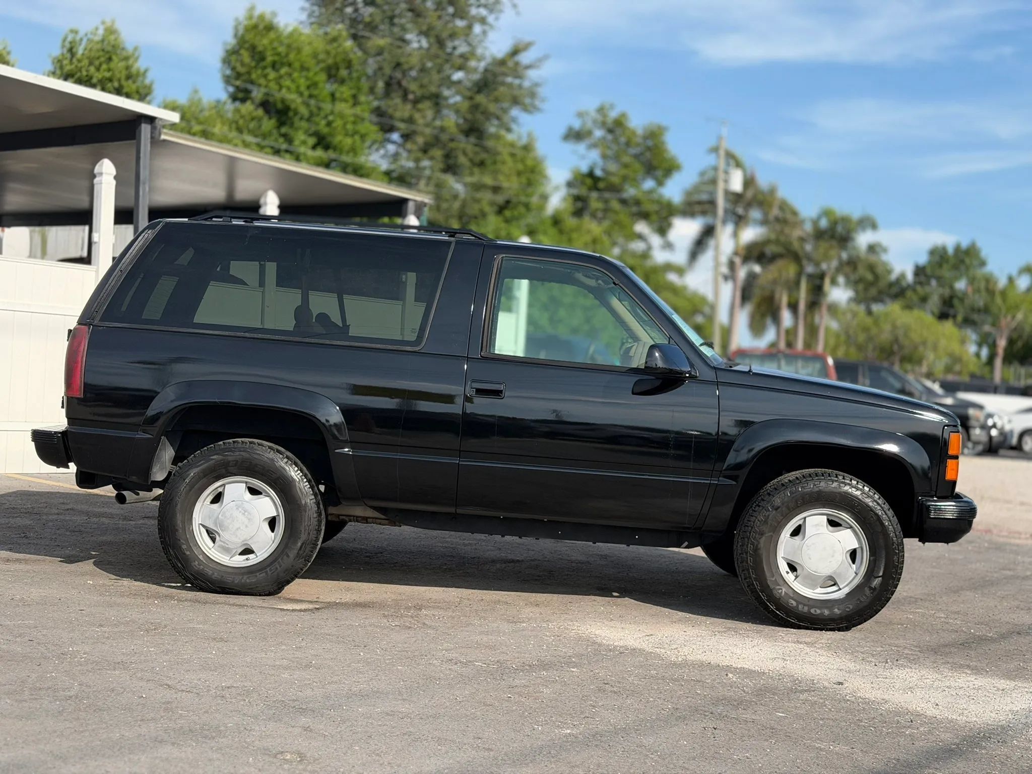 Used 1995 GMC Yukon 4WD 2-Door image 2
