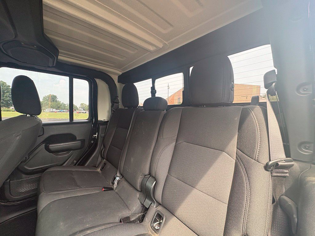 Used 2023 Jeep Gladiator Sport AWD/4WD image 14