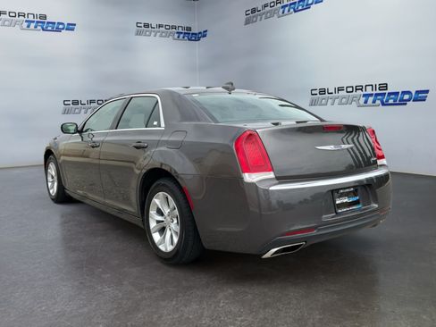 Used 2022 Chrysler 300 Touring RWD image 7