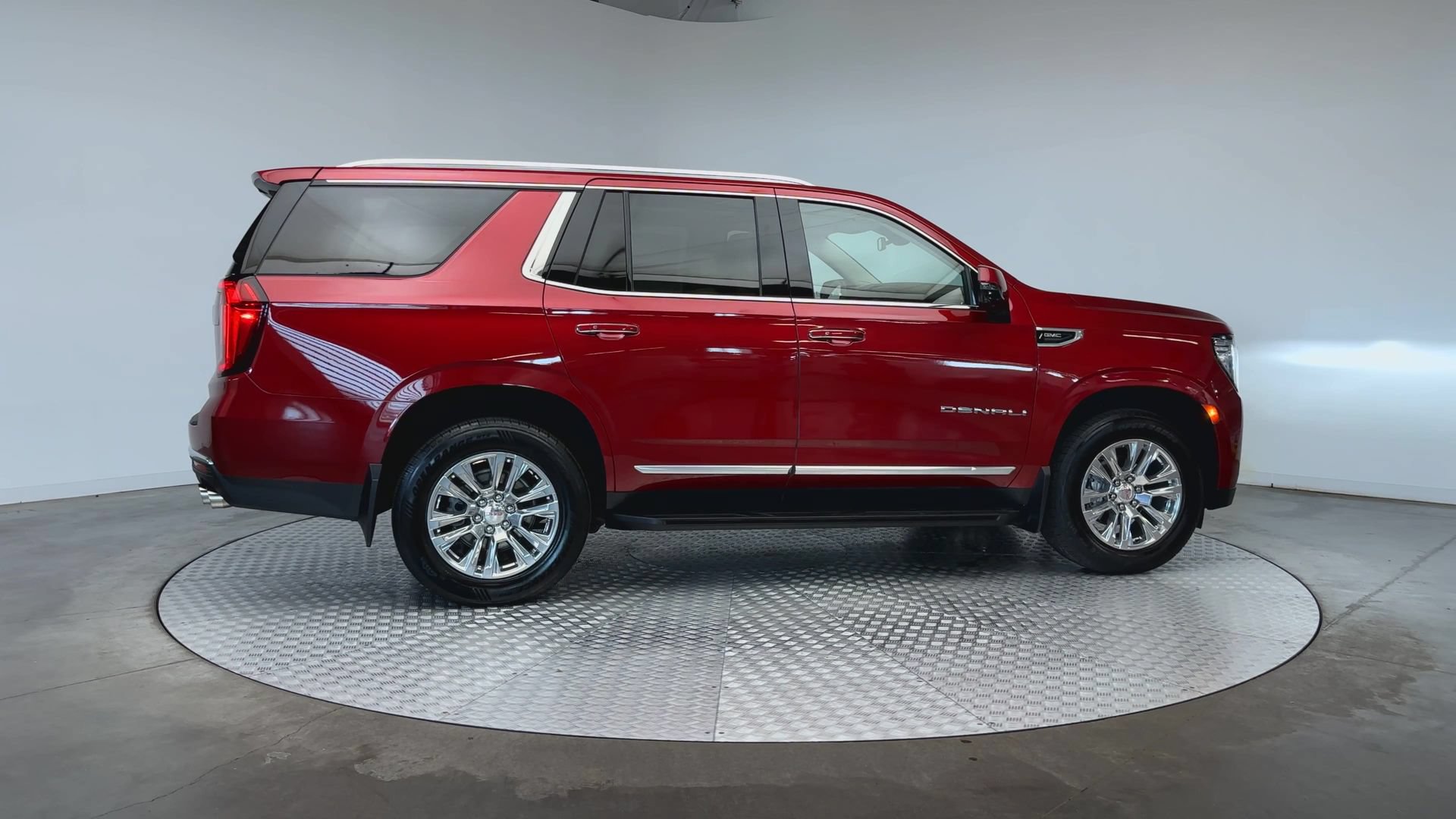 Used 2021 GMC Yukon Denali AWD/4WD image 9