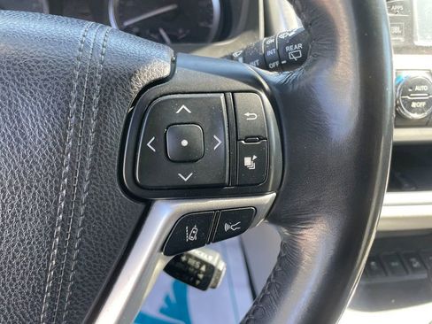 Used 2017 Toyota Highlander Limited AWD/4WD image 17