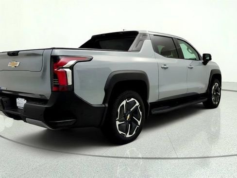 Used 2026 Chevrolet Silverado EV LT AWD/4WD image 5