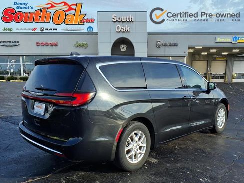 Certified 2023 Chrysler Pacifica Touring-L image 3