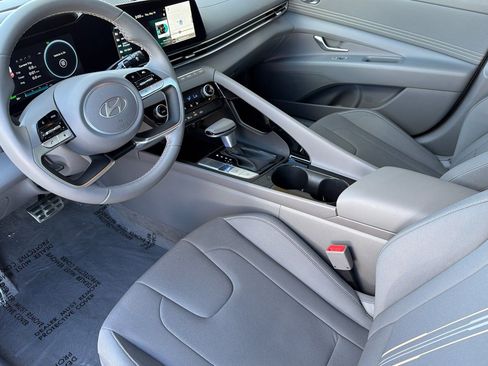 Certified 2025 Hyundai Elantra SEL FWD image 13