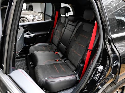 Used 2024 Mercedes-Benz GLB 35 AMG 4MATIC image 37