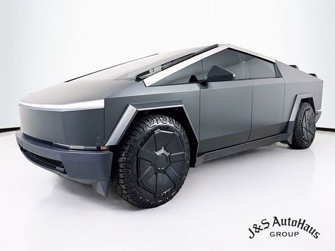 Used 2024 Tesla Cybertruck AWD Crew Cab image 3