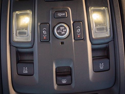 Used 2021 GMC Yukon XL Denali image 27