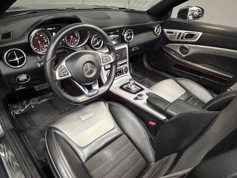 Used 2020 Mercedes-Benz SLC 300 image 25