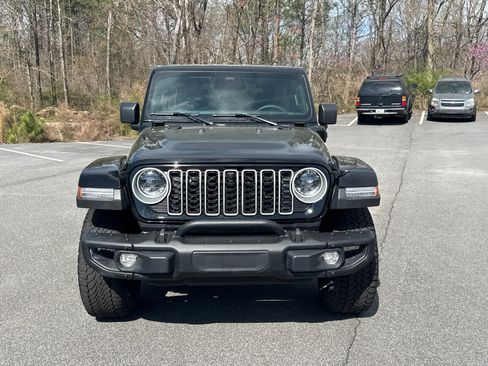 Used 2025 Jeep Wrangler Backcountry image 2