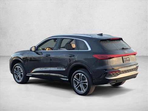 Certified 2025 Audi Q5 Premium w/ Convenience Package image 7