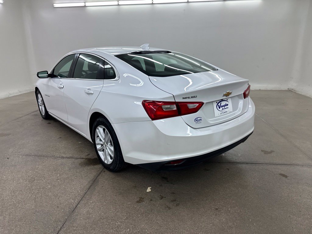 Used 2018 Chevrolet Malibu LT w/ Leather Package FWD image 7