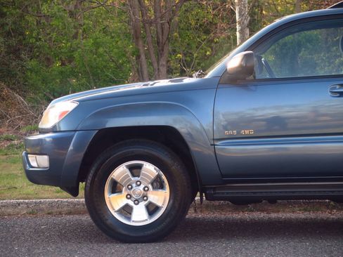 Used 2005 Toyota 4Runner SR5 AWD/4WD image 19