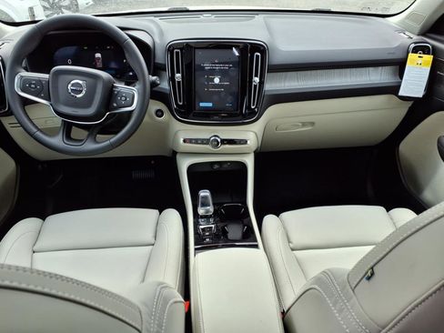New 2025 Volvo XC40 B5 Ultra w/ Climate Package image 11
