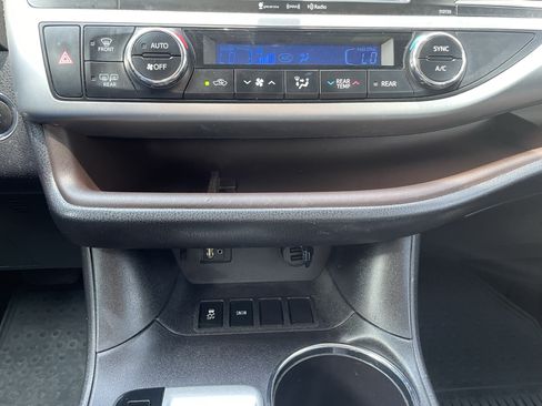 Used 2016 Toyota Highlander XLE FWD image 34