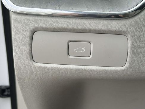 Certified 2023 Volvo XC60 B5 Plus w/ Climate Package AWD/4WD image 22