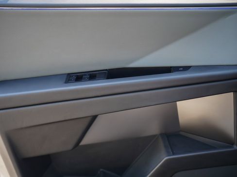 Used 2025 Tesla Cybertruck AWD Crew Cab image 34