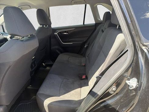 Used 2021 Toyota RAV4 XLE FWD image 19