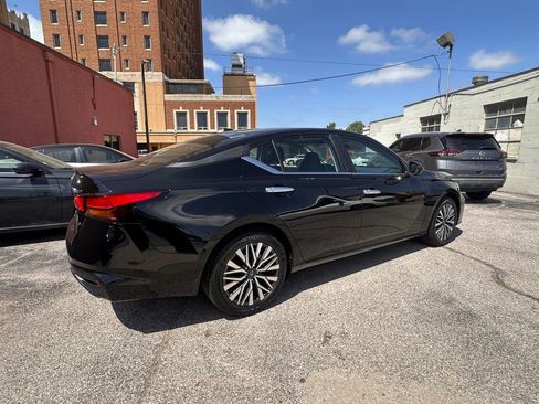 Certified 2025 Nissan Altima 2.5 SV FWD image 5