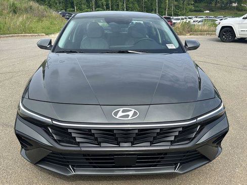 New 2025 Hyundai Elantra Limited image 8
