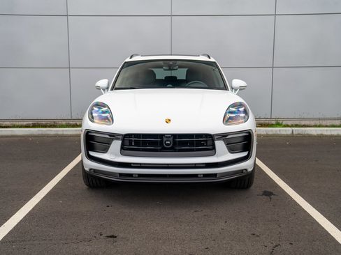 New 2026 Porsche Macan image 6