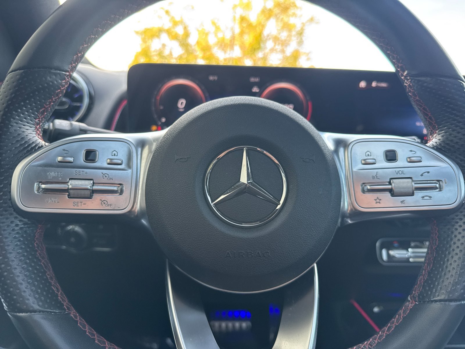Used 2023 Mercedes-Benz GLB 250 4MATIC image 22