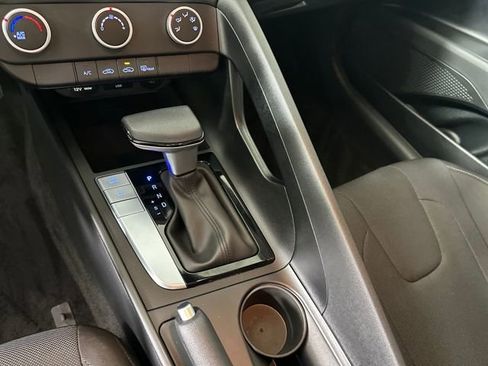 Used 2024 Hyundai Elantra SE image 20