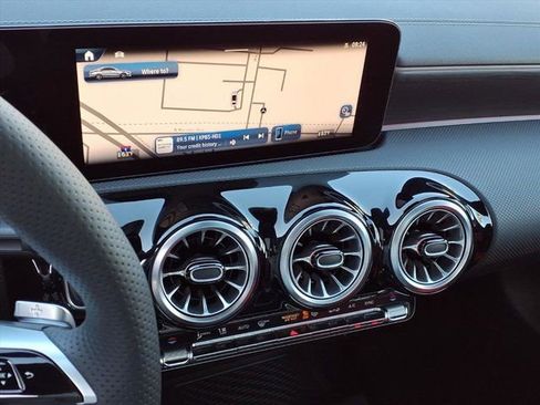 Used 2025 Mercedes-Benz CLA 250 image 5