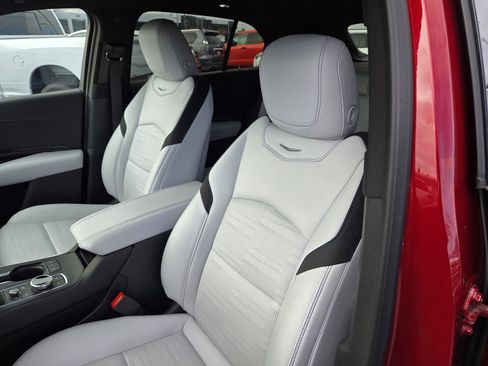 Used 2025 Cadillac XT4 Sport image 15