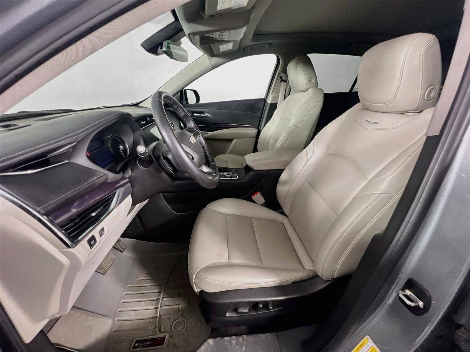 Used 2023 Cadillac XT4 Luxury w/ Cold Weather Package AWD/4WD image 20