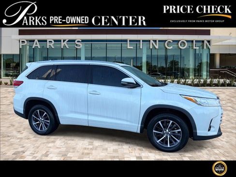 Used 2018 Toyota Highlander XLE FWD image 1