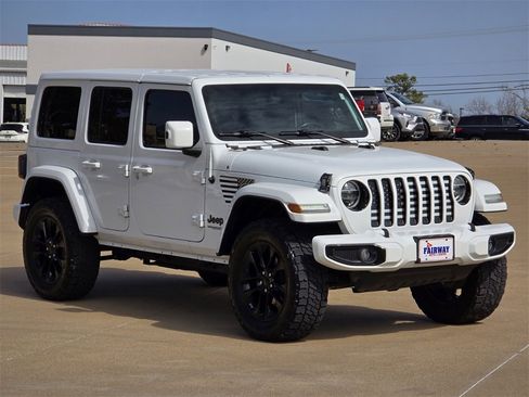 Used 2021 Jeep Wrangler Unlimited Sahara image 3