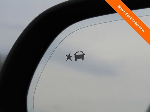 Used 2025 Buick Enclave Preferred image 8