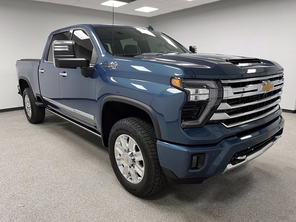 Used 2024 Chevrolet Silverado 2500 High Country w/ Technology Package AWD/4WD image 2