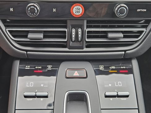 Certified 2026 Porsche Macan image 19