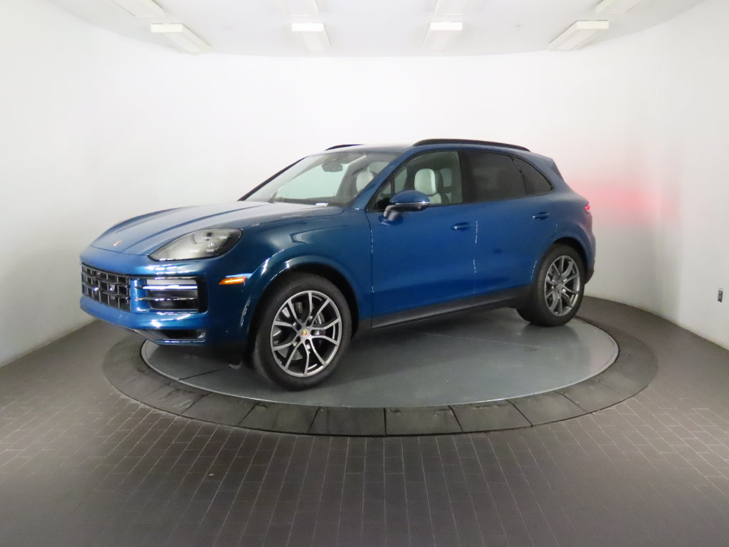 Certified 2025 Porsche Cayenne AWD/4WD image 1