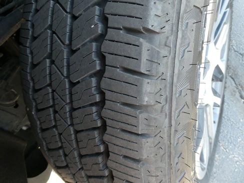 Used 2024 Chevrolet Colorado Z71 w/ Z71 Convenience Package 2 image 11