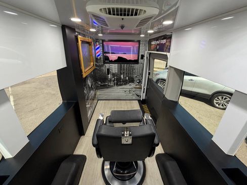 Used 2020 Ford Transit 350 XL RWD image 10