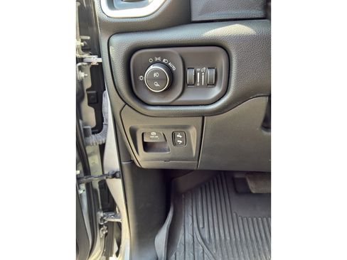 Used 2022 RAM 1500 Laramie AWD/4WD image 15