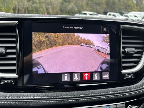 New 2026 Chrysler Pacifica Select image 32