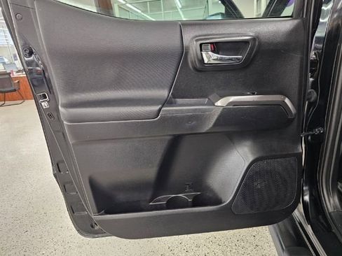 Used 2019 Toyota Tacoma TRD Off-Road image 30