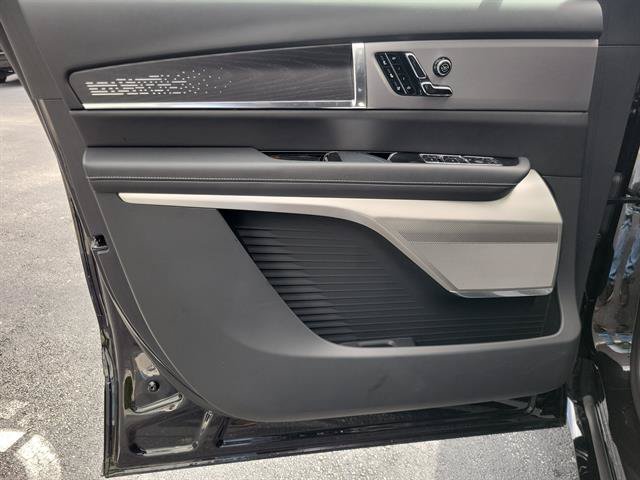 Certified 2026 Cadillac Vistiq Platinum w/ LPO, Floor Liner Package AWD/4WD image 17