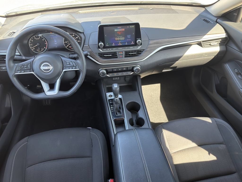 Used 2025 Nissan Altima 2.5 SV FWD image 13