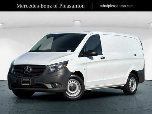 Used 2023 Mercedes-Benz Metris image 1