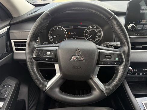Used 2022 Mitsubishi Outlander SE image 13