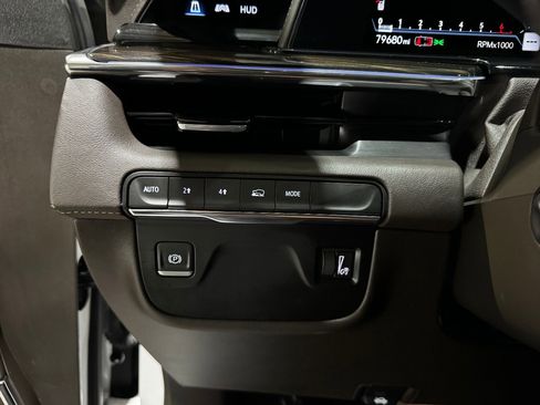 Used 2021 Cadillac Escalade ESV Premium Luxury image 32