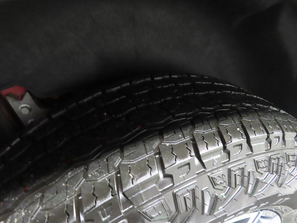 Used 2026 GMC Acadia AT4 w/ LPO, Floor Liner Package AWD/4WD image 40
