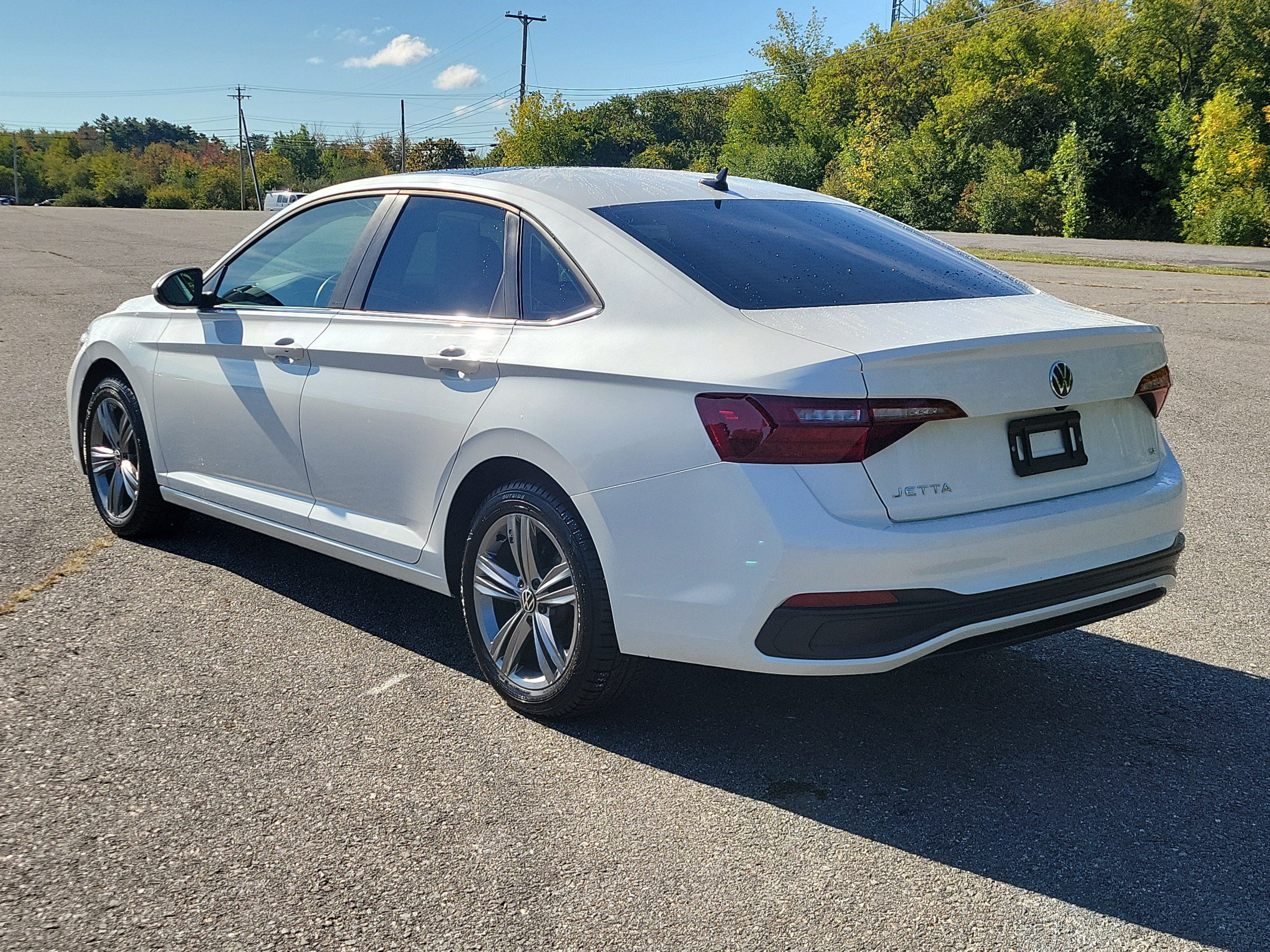 Used 2024 Volkswagen Jetta SE w/ Panoramic Sunroof Package FWD image 7